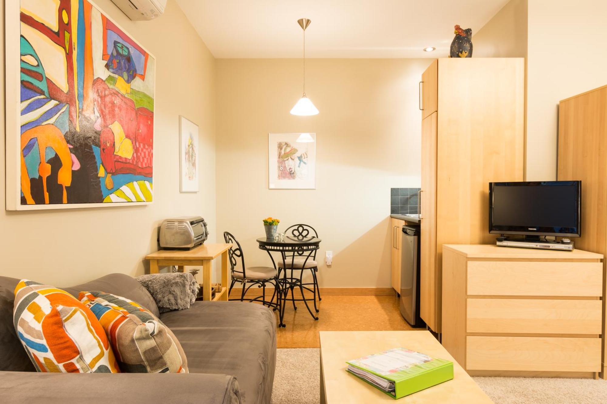 Cormier'S Studio Guest Suites Penticton Exterior photo