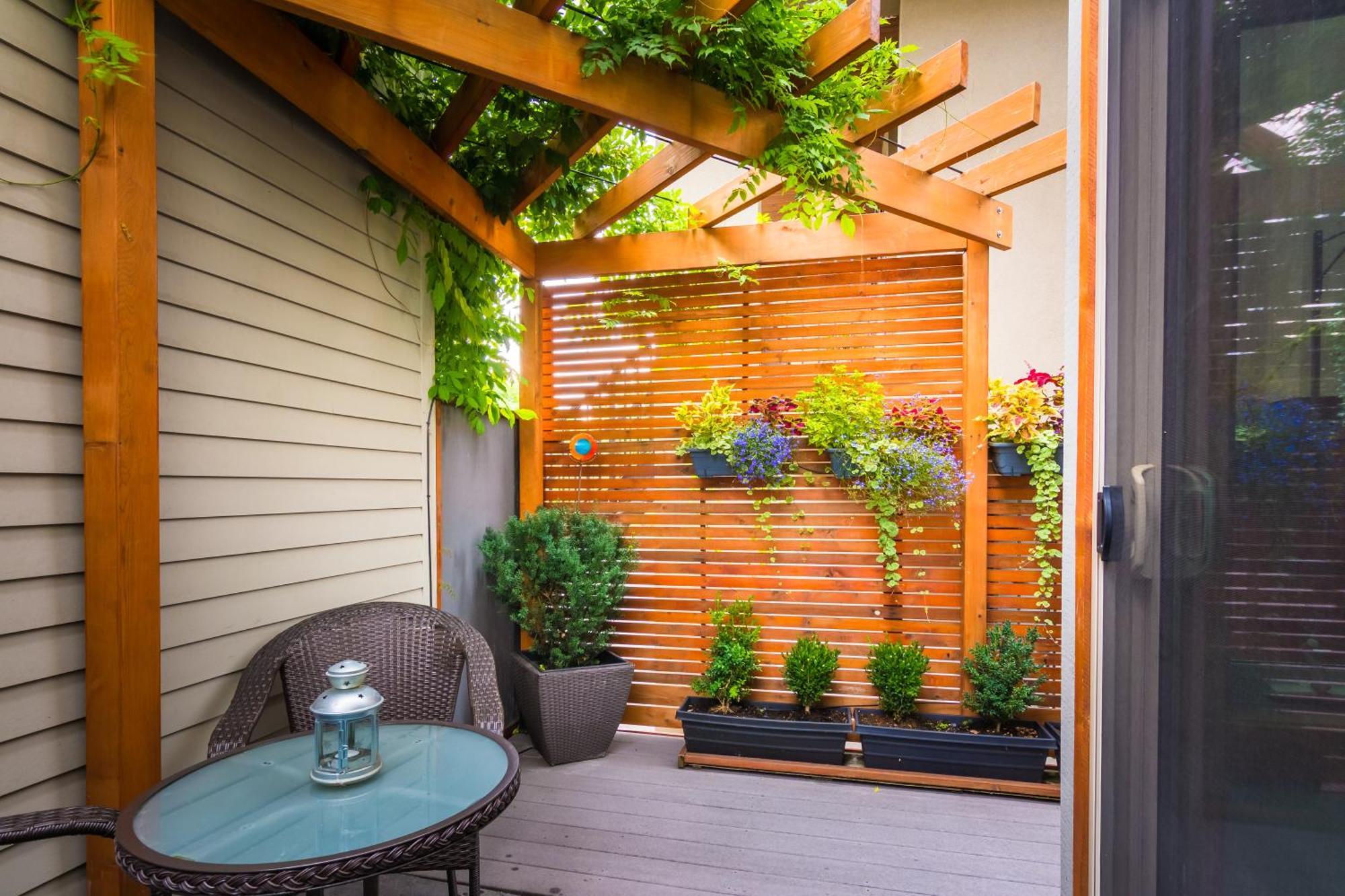 Cormier'S Studio Guest Suites Penticton Exterior photo