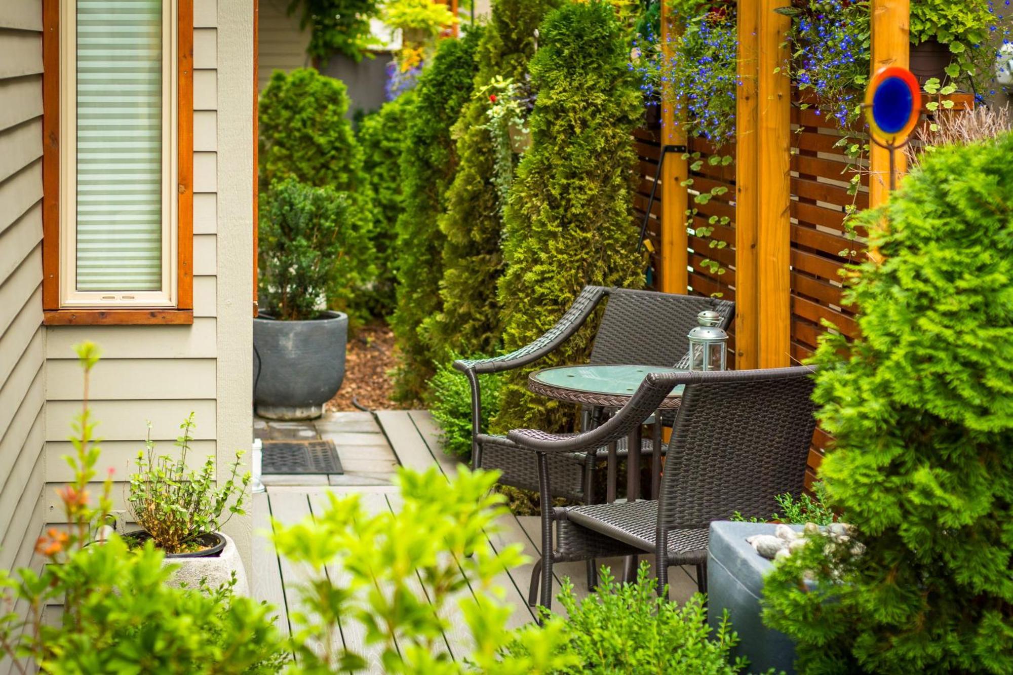 Cormier'S Studio Guest Suites Penticton Exterior photo