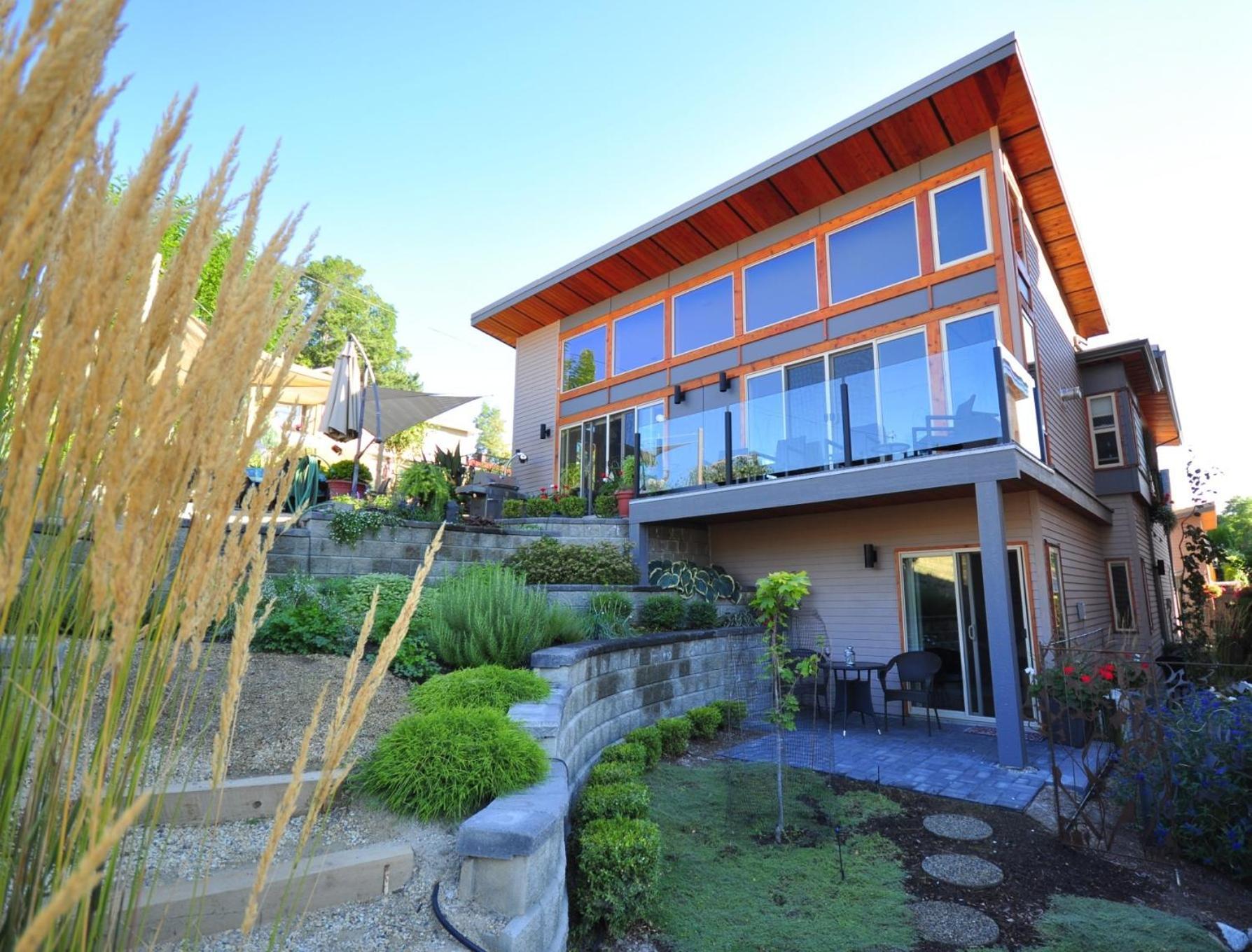 Cormier'S Studio Guest Suites Penticton Exterior photo