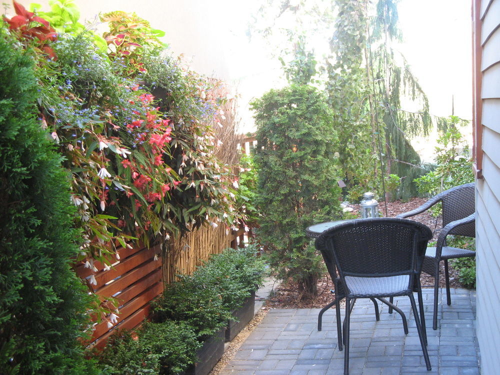 Cormier'S Studio Guest Suites Penticton Exterior photo